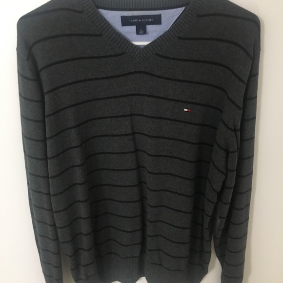 🌿3/$30🌿 Tommy Hilfiger Sweater - Picture 2 of 3